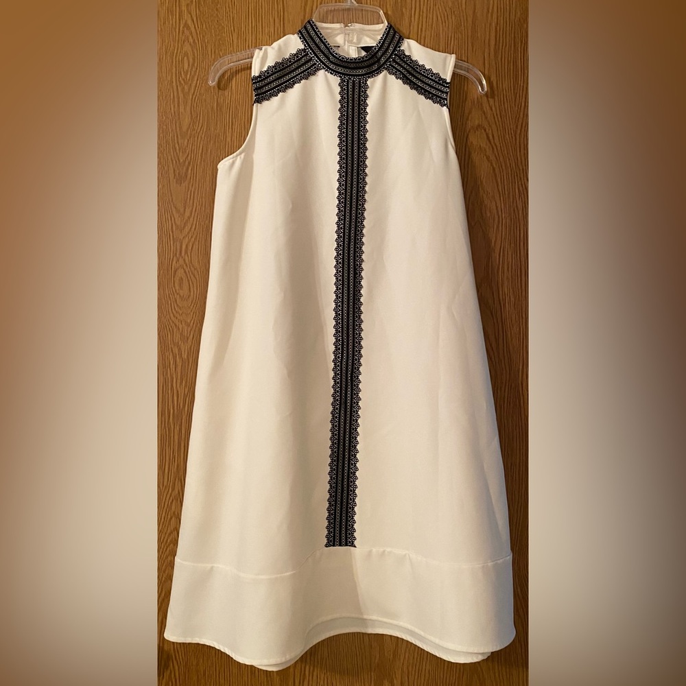 Sharagano women’s ivory and black dress. Size 4
